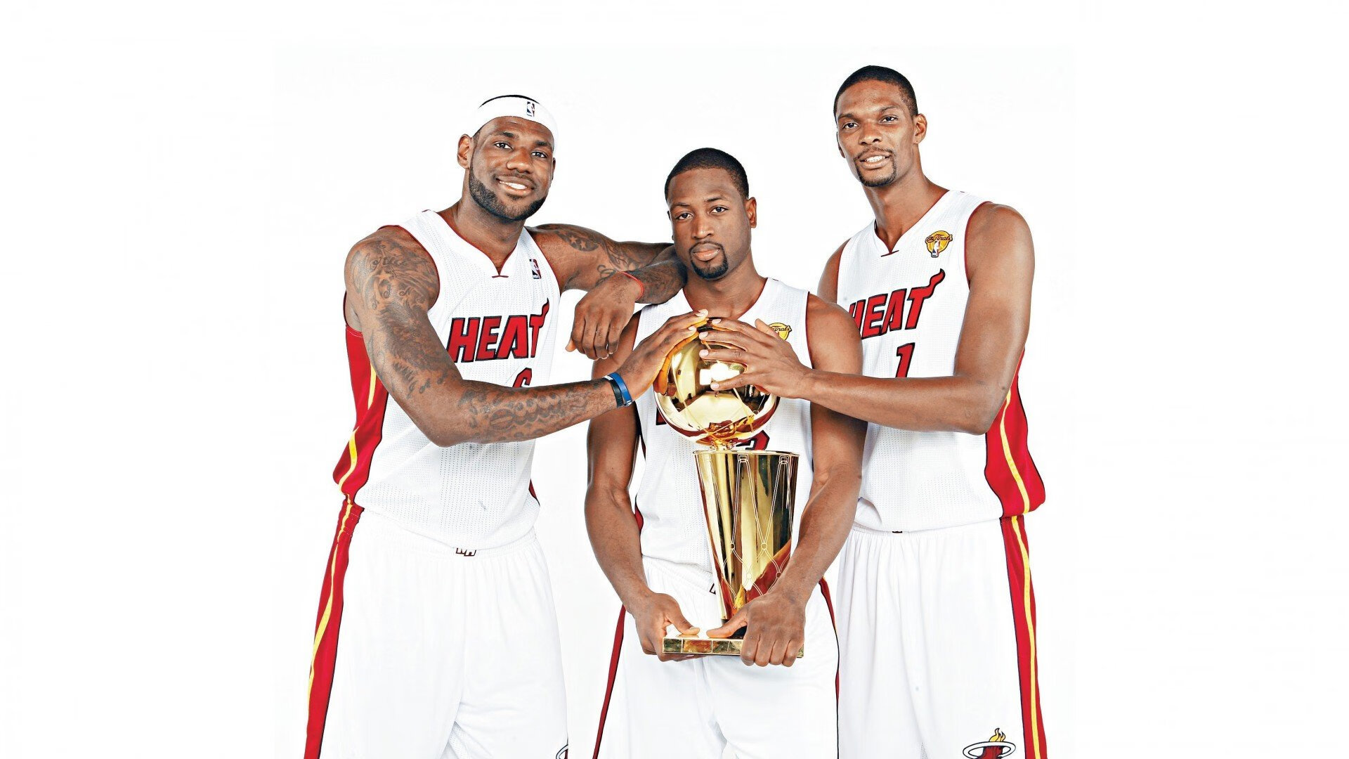 赛道与球场，当浓眉接管F1揭幕战，勇士用防守锁死山西