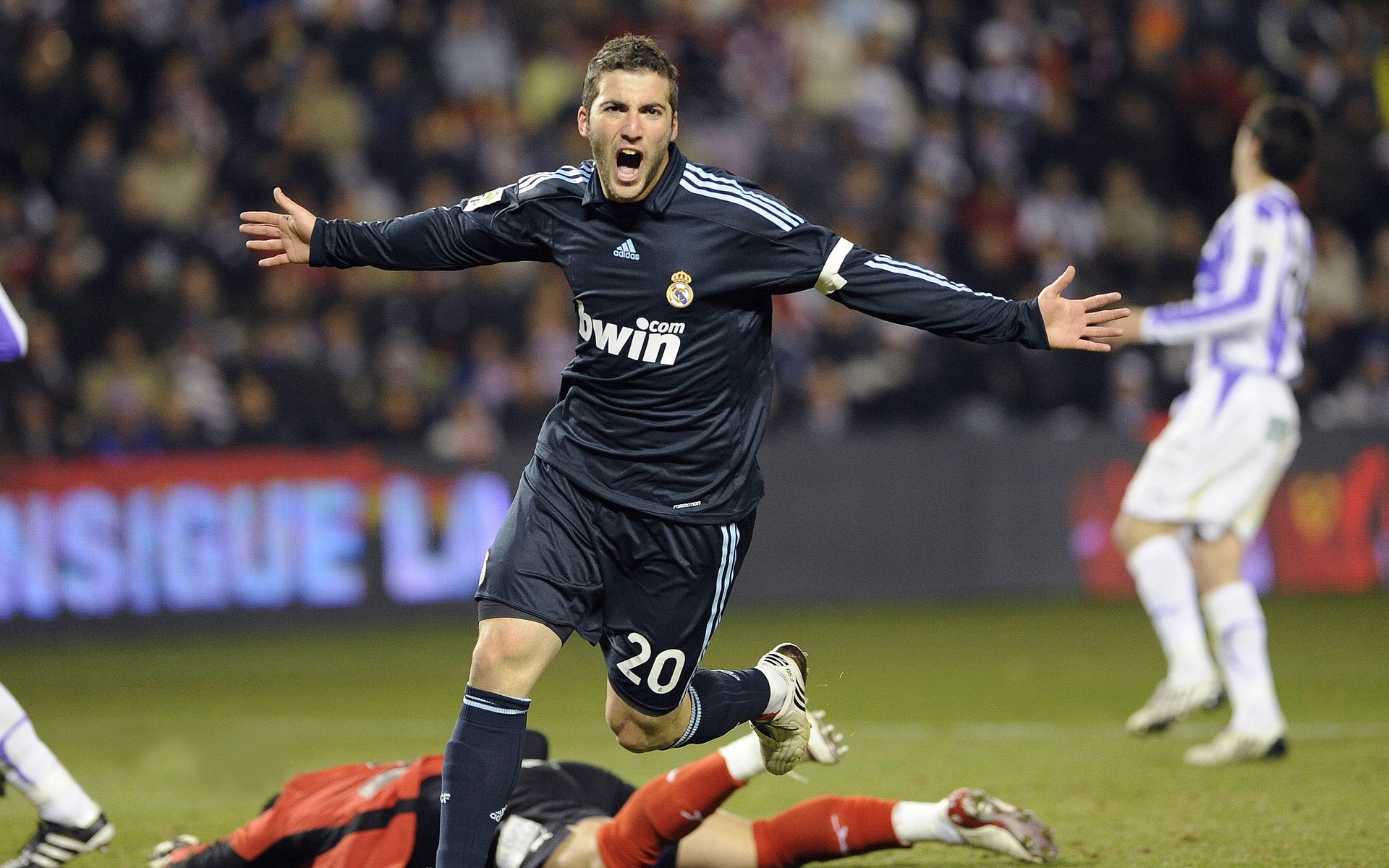 巴雷拉爆发，丹麦生死战逆袭西班牙，北欧童话的现代演绎